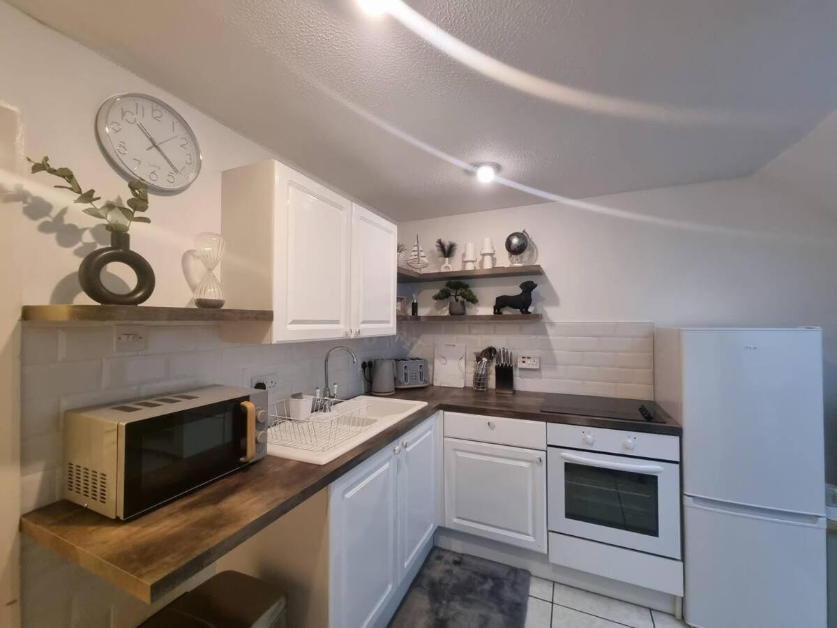 Cosy Moat House Cottage #6 Пембрук Екстериор снимка